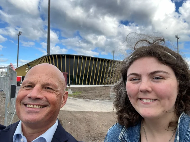 Bezichtiging nieuwe stadion Campus De Braak - Ciske Willems en wethouder Van Dijk